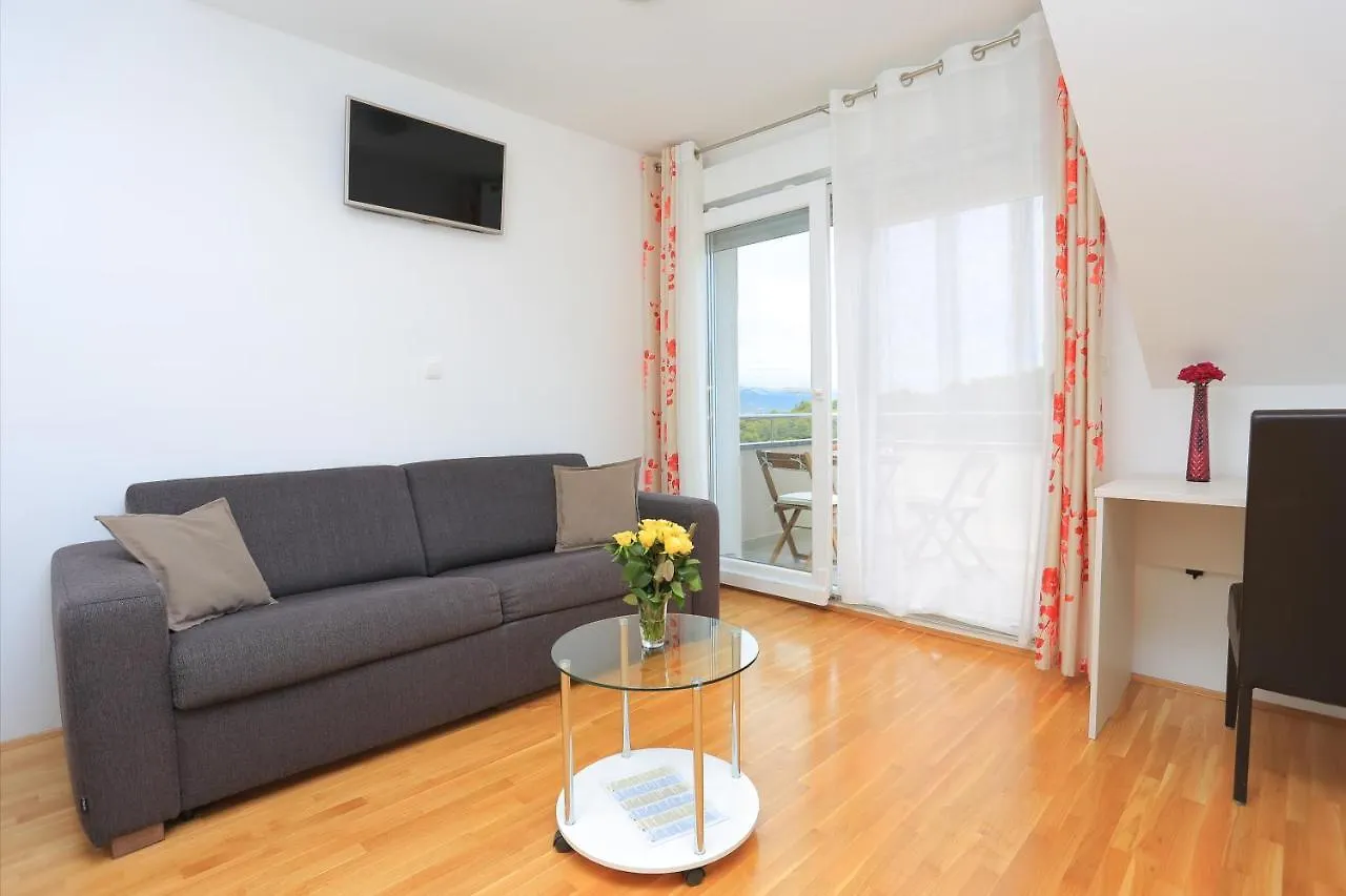 Holiday House Villa Adriana Trogir 0*,