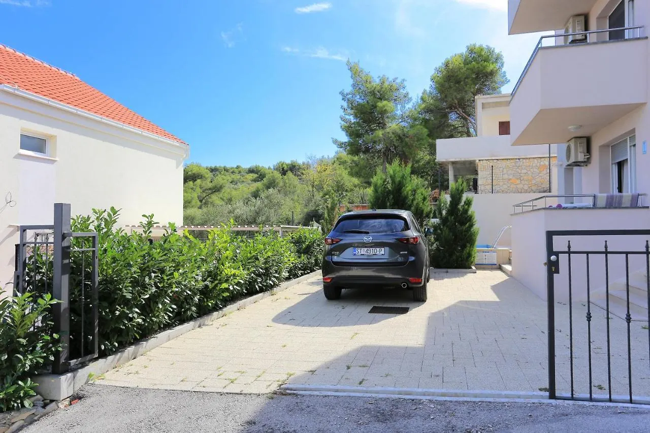 Holiday House Villa Adriana Trogir 0*,