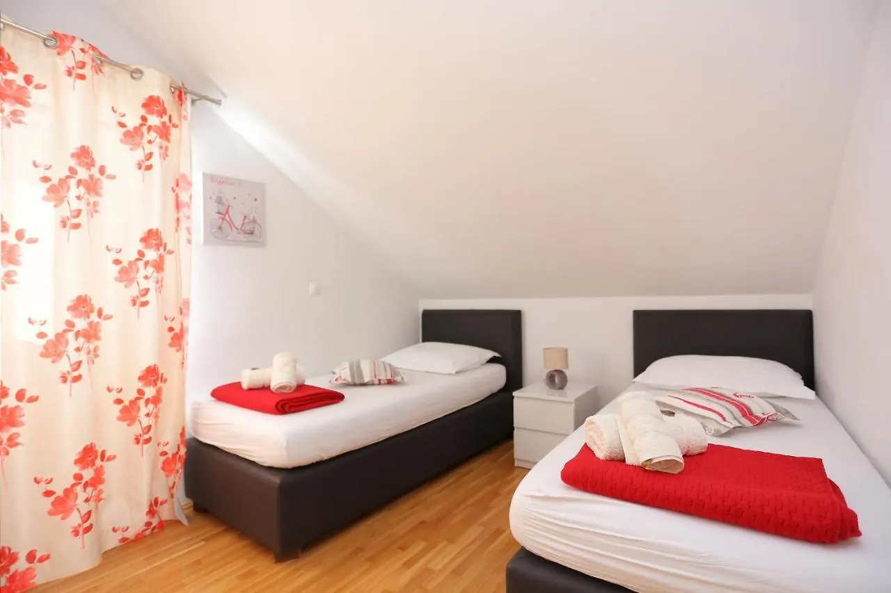 Holiday House Villa Adriana Trogir 0*,