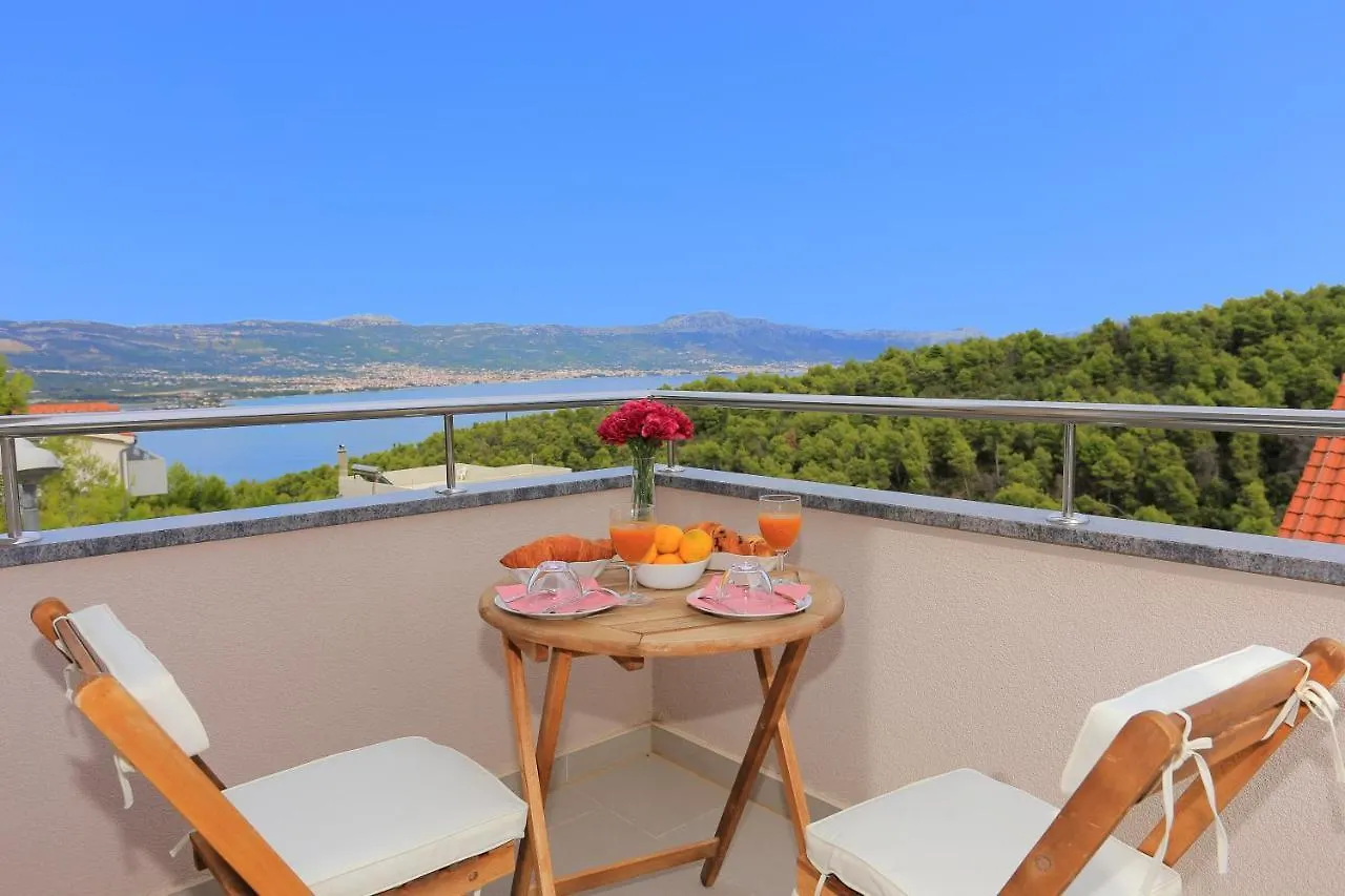 Holiday House Villa Adriana Trogir 0*,